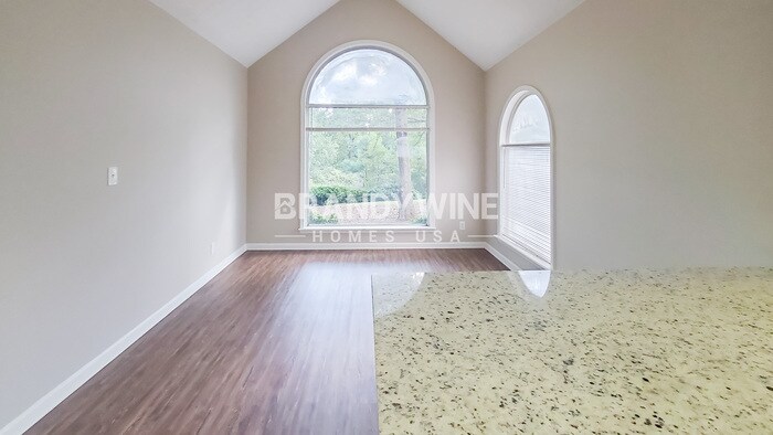 Building Photo - 657 McKenzie Cir