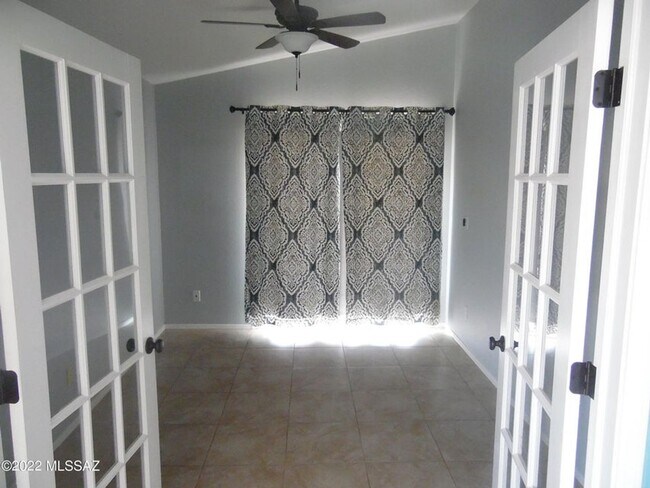 Building Photo - Plata