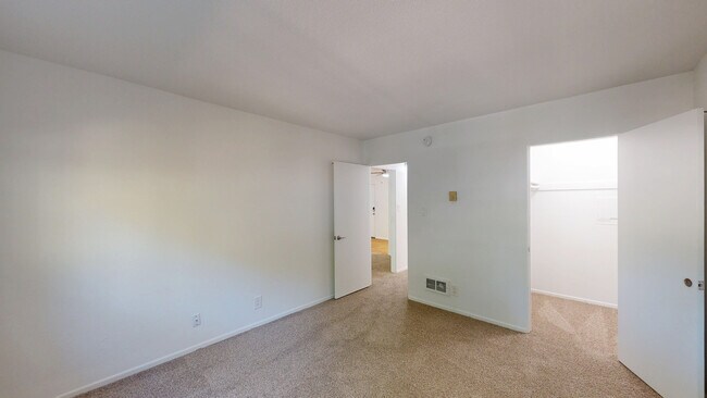 Building Photo - 1821 Lincoln Ave