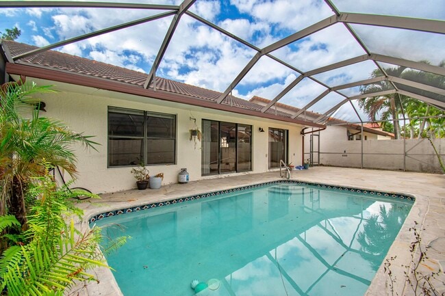 Building Photo - 7794 Villa Nova Dr