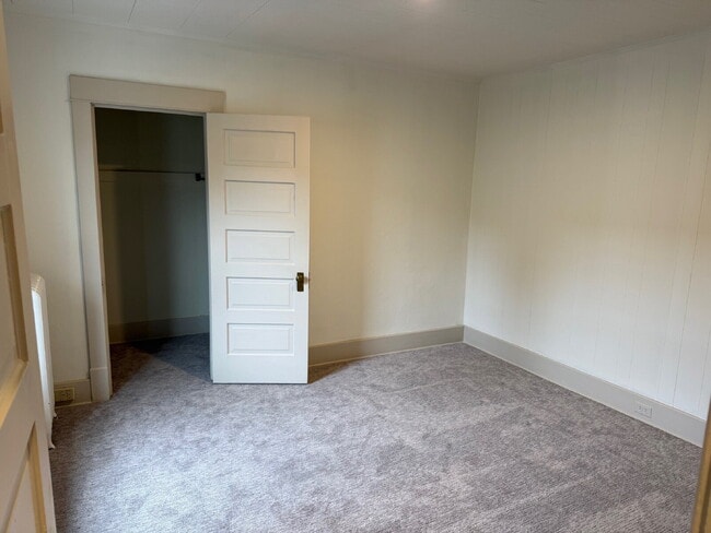 Building Photo - For Rent: 2-Bedroom Apartment | Downtown Hastings