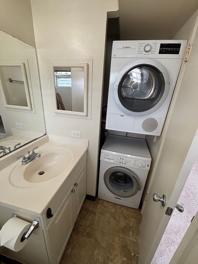Building Photo - Regency Tower - Studio/1 Bath/1 Prkg - $1,500