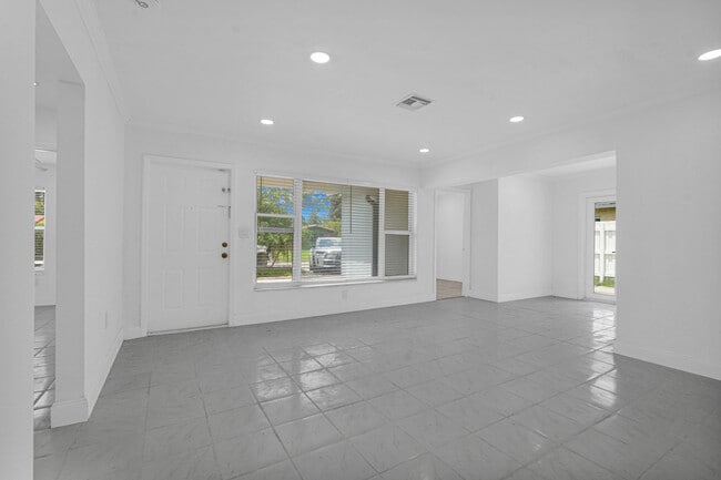 Building Photo - 6621 Perry St