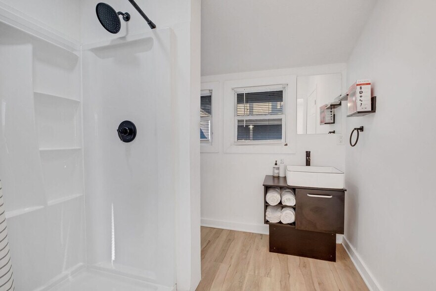 Building Photo - 69B Donelson St