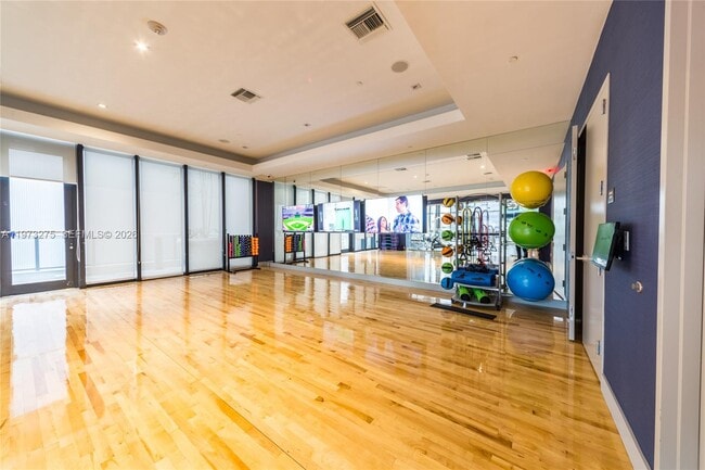 Building Photo - 1010 Brickell Ave