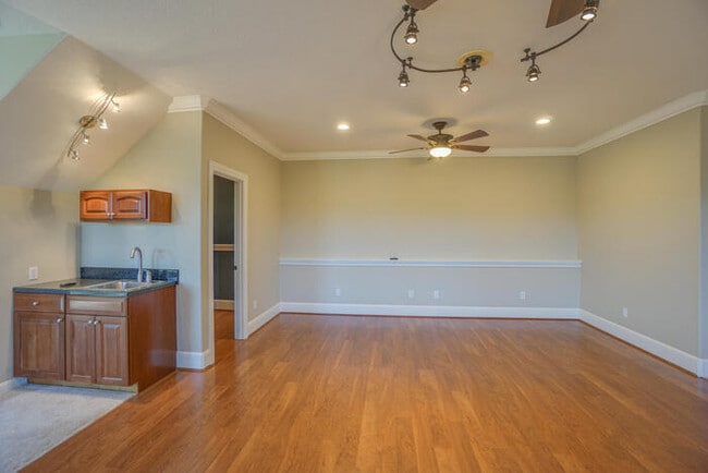 Building Photo - FOUR BEDROOM HOUSE IN LACAMAS SHORES WINTE...