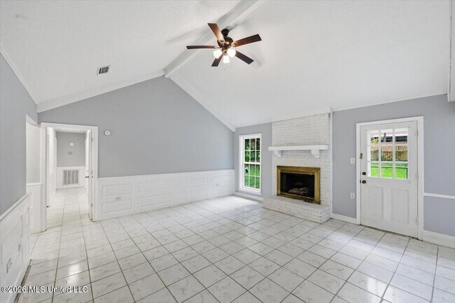 Building Photo - 225 Walnut Ridge St