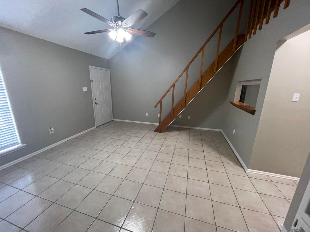 Building Photo - 402 Lee Dr