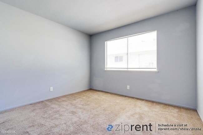 Building Photo - 2 br, 1 bath Townhome - 7384 Franklin Blvd...