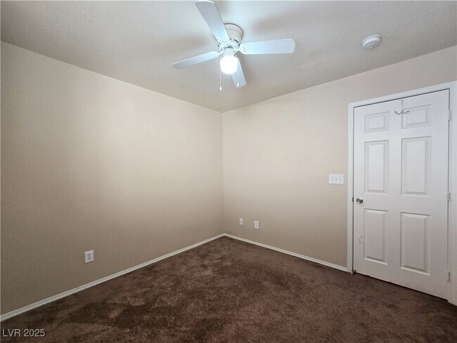 Building Photo - 5431 W Hasley Canyon Ave