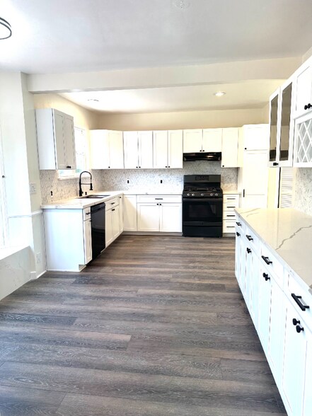 Building Photo - 5351 Packard St