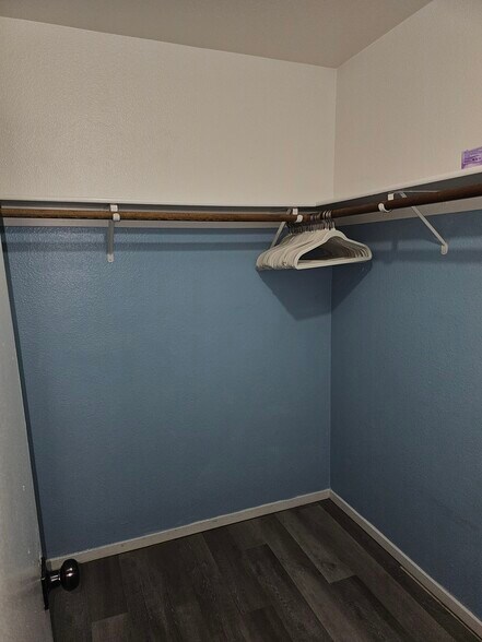 Building Photo - 2445 Sycamore Glen Dr