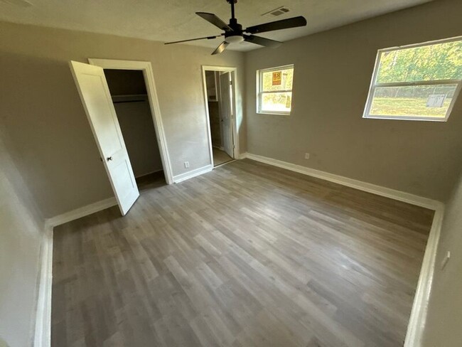 Building Photo - 110 Pine Lawn Pl