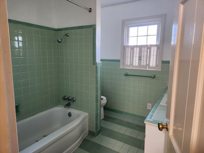 Building Photo - 104 Linwood Dr