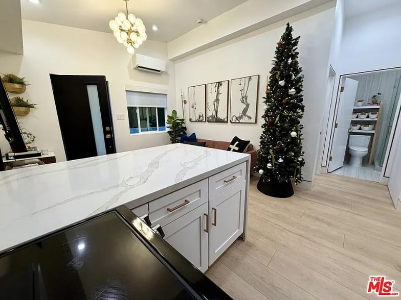 Building Photo - 5561 1/2 El Canon Ave