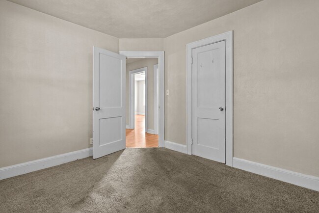 Building Photo - Charming 3-Bedroom Home for Rent in Norfolk!