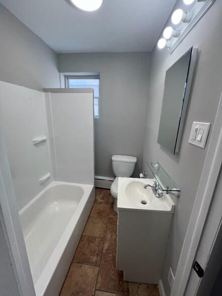 Building Photo - 2500 S Alder St