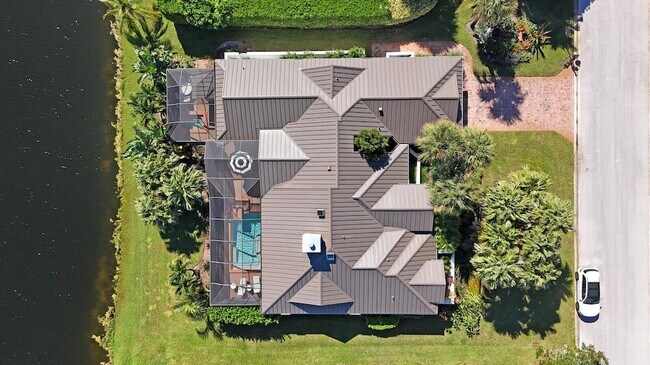 Building Photo - 8951 SE Marina Bay Dr