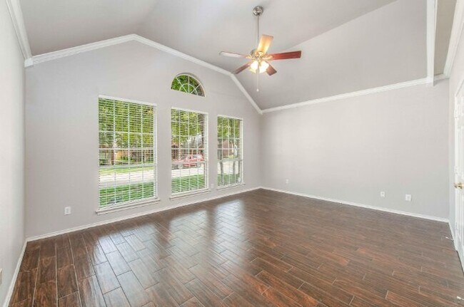 Building Photo - Lovely home nestled in south Arlington
