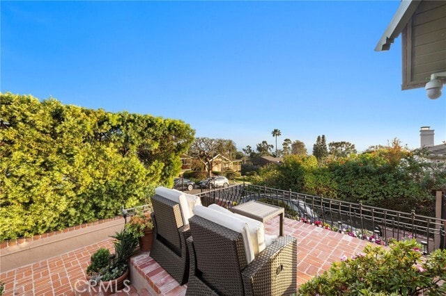 Building Photo - 486 Holly St