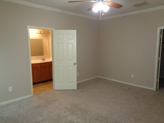 Building Photo - 8606 Sunset Pond Dr