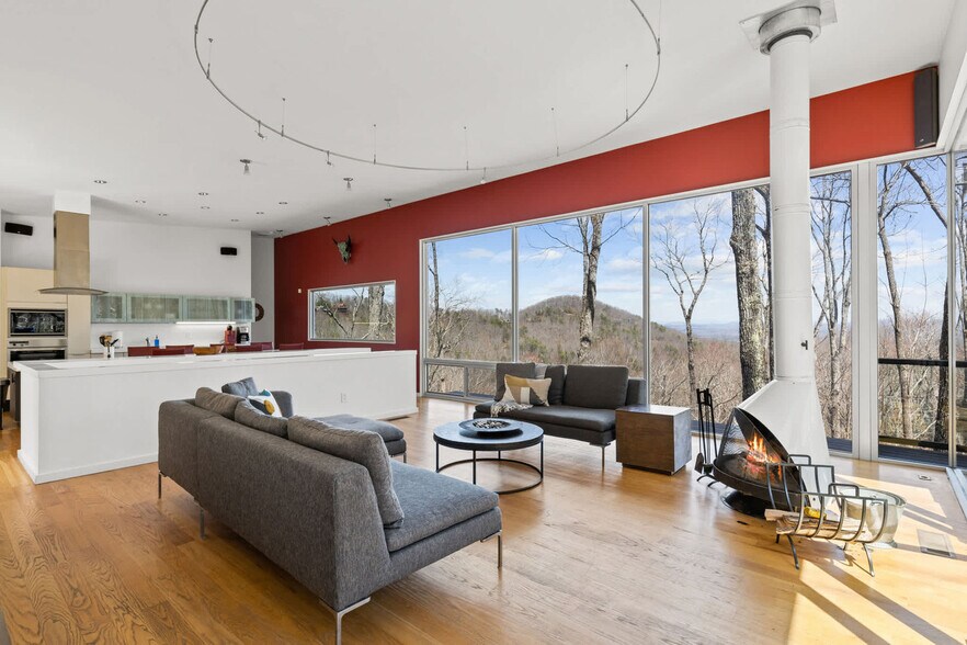 Building Photo - 688 Deer Crest Rd