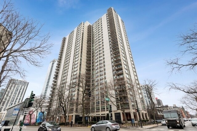 Primary Photo - 1255 N Sandburg Terrace