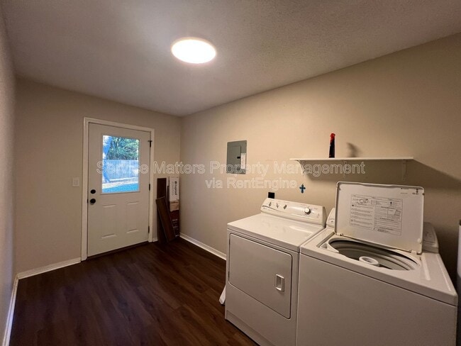 Building Photo - 6004 Players Pl