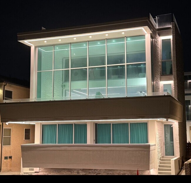 Primary Photo - Stunning Ocean Front Location