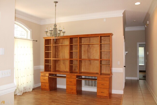 Building Photo - 203 Carrington Way