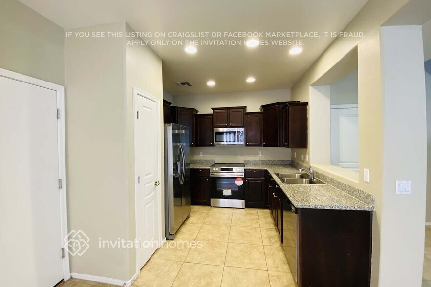 Building Photo - 615 S Buena Vista Ave