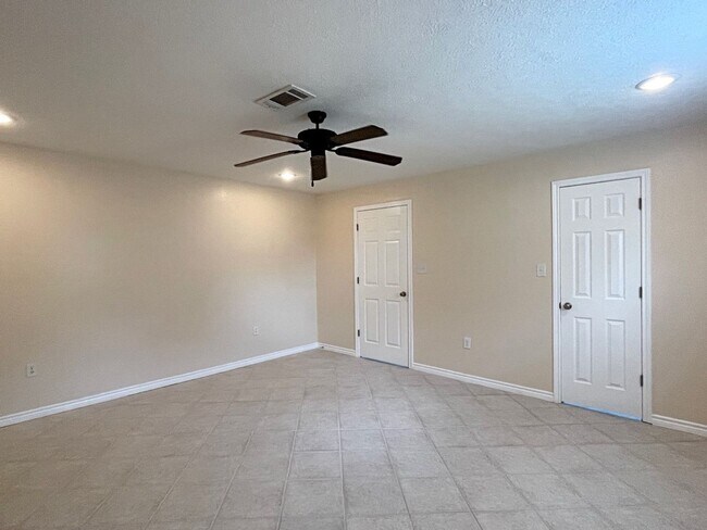 Building Photo - 1190 Bernice Ln