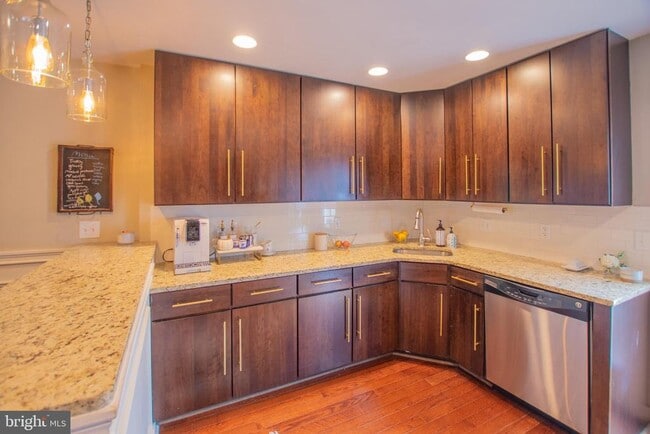 Building Photo - 140 Mercy St