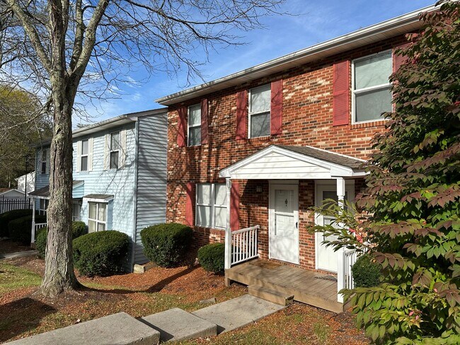 Primary Photo - 206 Pheasant Run Dr