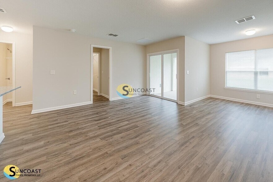 Building Photo - 24 Raintree Pl