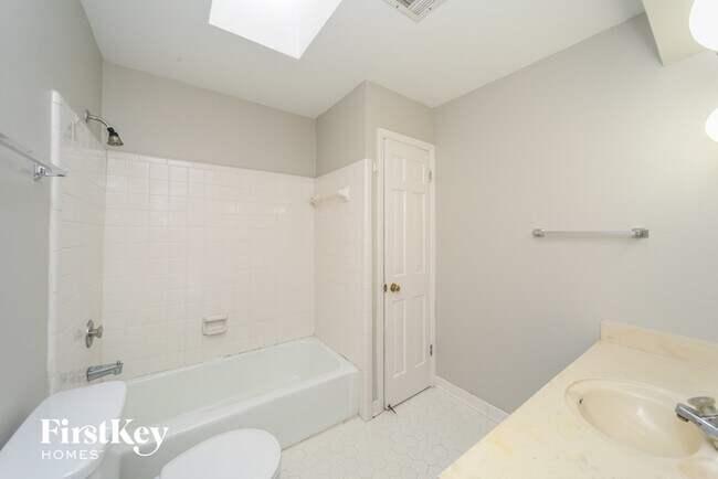 Building Photo - 2241 Chippingham Pl