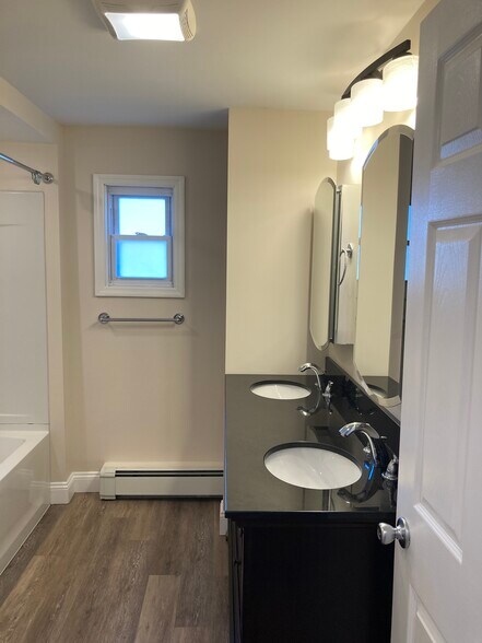 Building Photo - 799 Hudson Ave