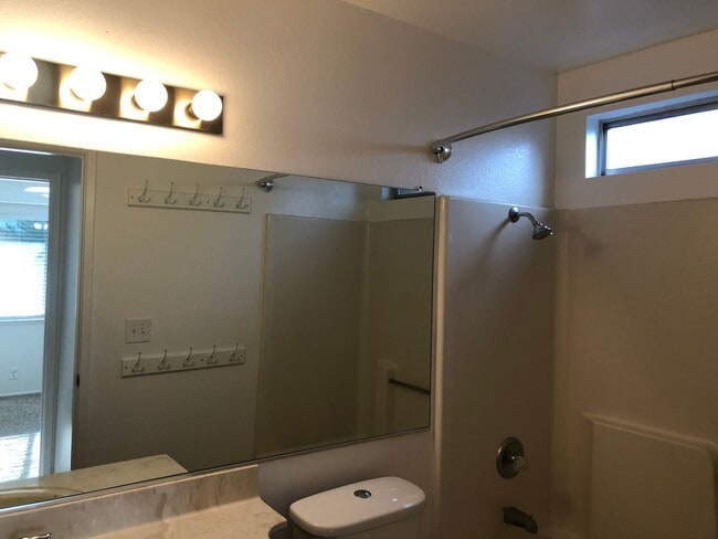 Building Photo - 3-Bed, 2-Bath Single-Family Home (Lease as...