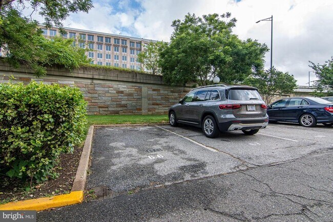 Building Photo - 237 G St SW