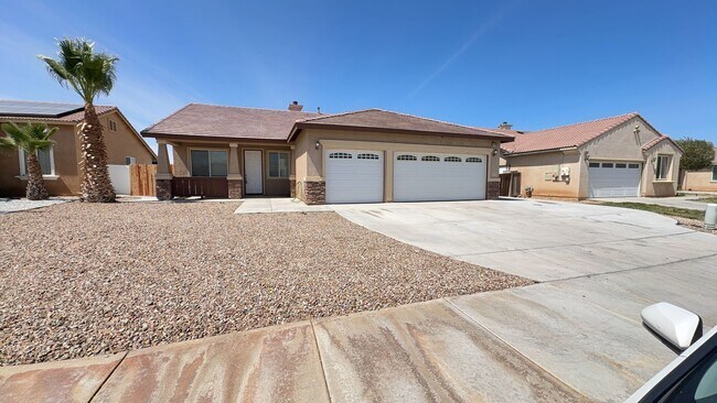 Building Photo - 5 BEDROOM VICTORVILLE HOUSE