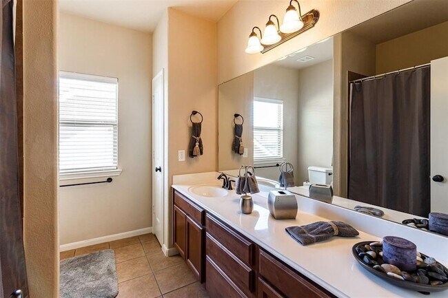 Building Photo - 18311 Red Oak Manor Ln