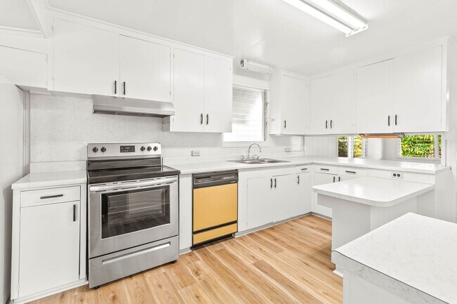 Building Photo - Charming 3-bedroom, 1.5-bathroom house loc...