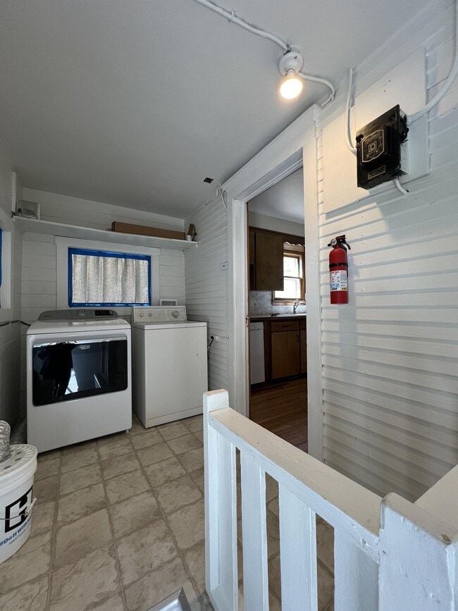 Building Photo - 714 Meeker St