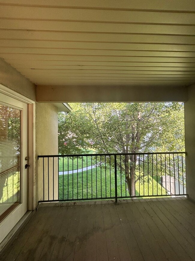 Building Photo - 10054 W Garverdale Ln