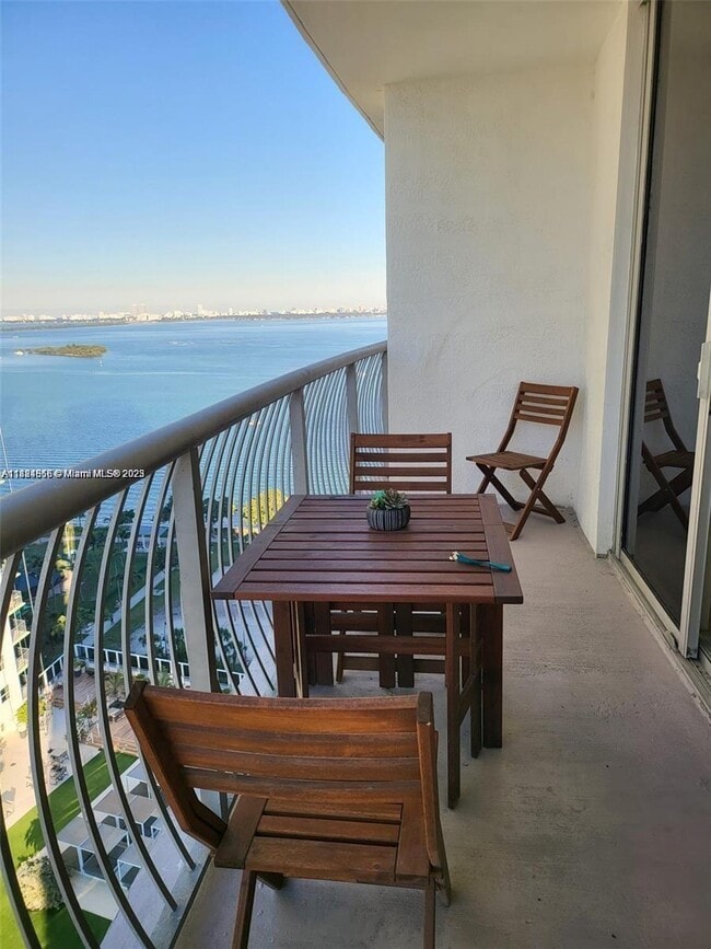 Primary Photo - 1750 N Bayshore Dr