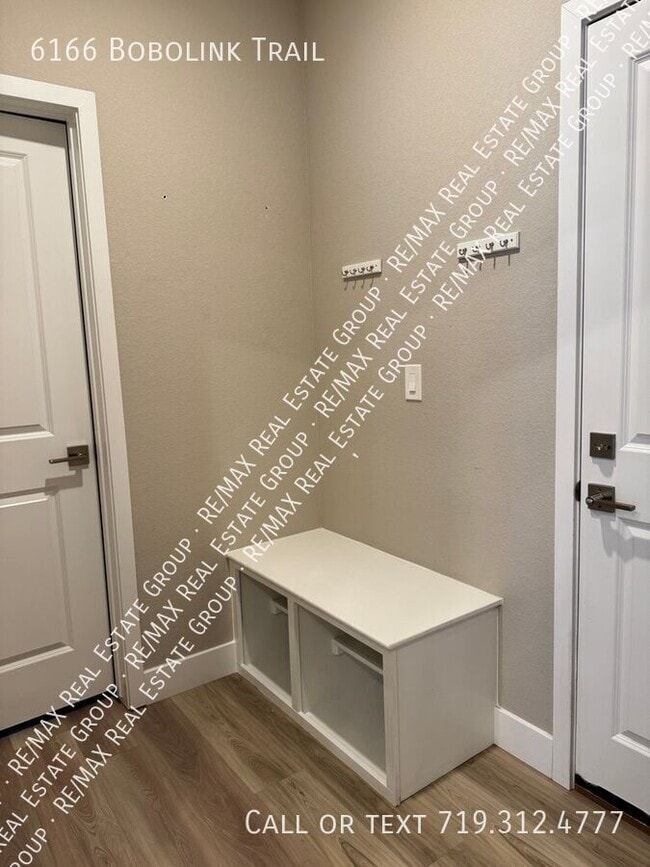 Building Photo - 6166 Bobolink Trl