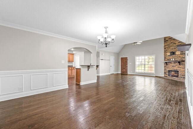 Building Photo - Pet Friendly Three Bedroom with Bonus!