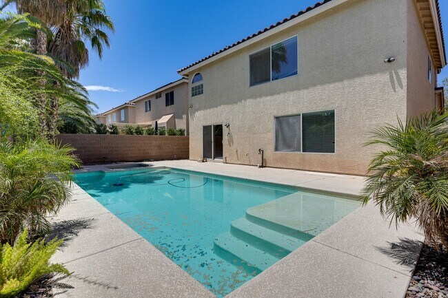 Building Photo - 4-Bedroom Home with Heated Pool & Spa