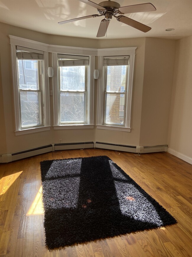 Building Photo - 1402 8th St