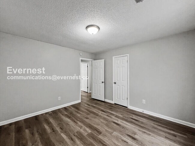 Building Photo - 10005 Riggan Dr